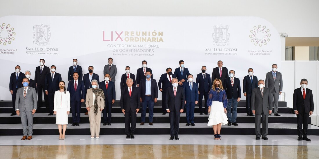 Alfredo del Mazo asiste a reunión de la Conago