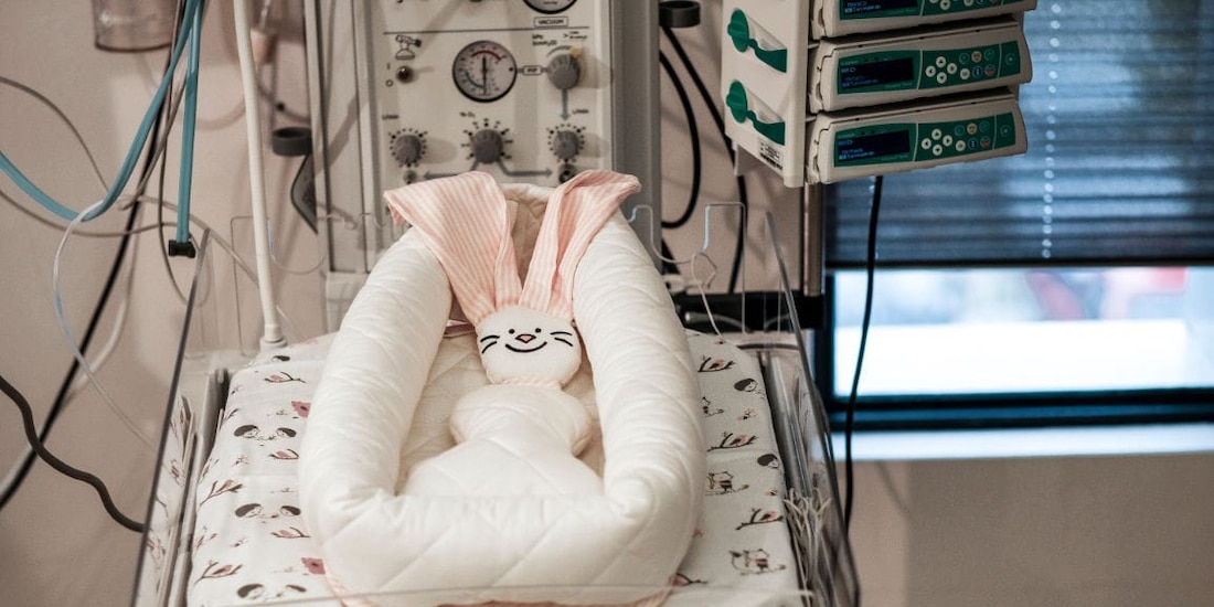 Bebés y personal del hospital dieron positivo a COVID-19.