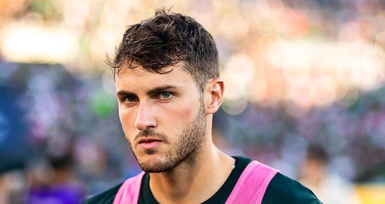 El futbolista Santiago Giménez.