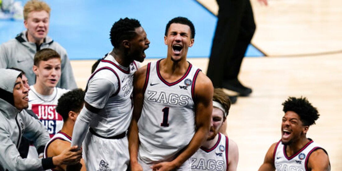 Jugadores de Gonzaga celebran un triunfo agónico ante UCLA en la NCAA