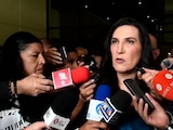Kenia López Rabadán, entrevistada por medios de comunicación.
