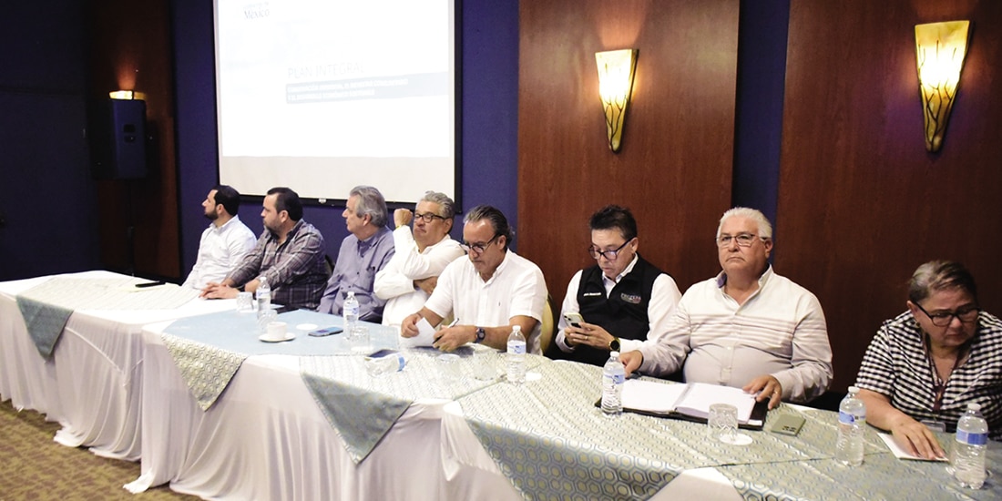 Representantes de la empresa GPO y de las comunidades, ayer, en reunión.