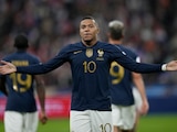Kylian Mbappé festeja un gol con Francia en la UEFA Nations League.
