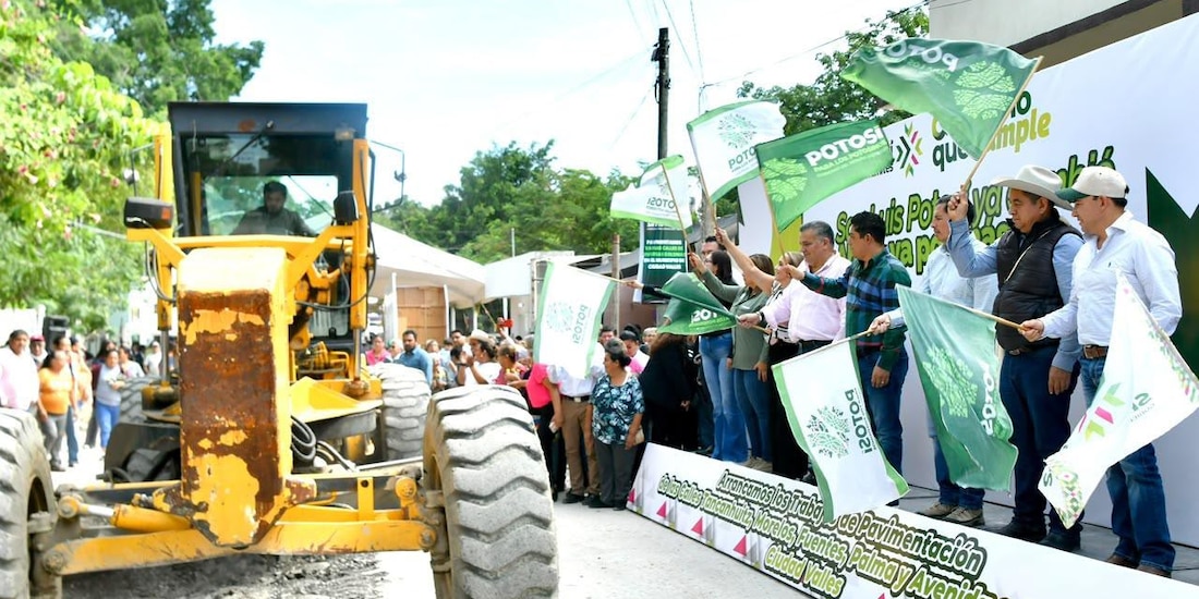 El gobernador de San Luis Potosí, Ricardo Gallardo Cardona, en la entrega de calles en Ciudad Valles.
