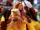 ¿Quiénes son los niños que cantaron y bailaron con Shakira?