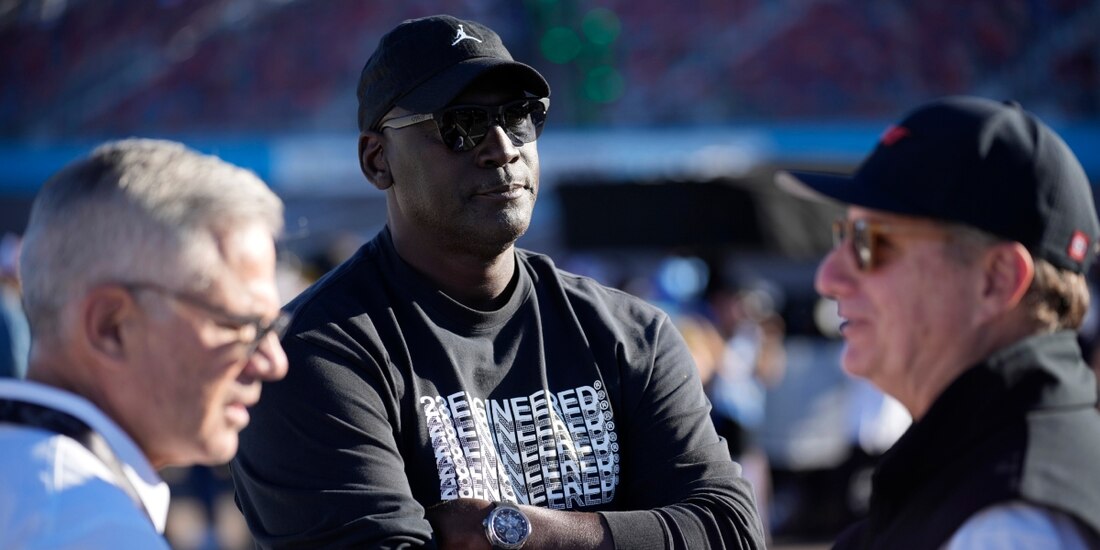 Michael Jordan regresa a la NBA