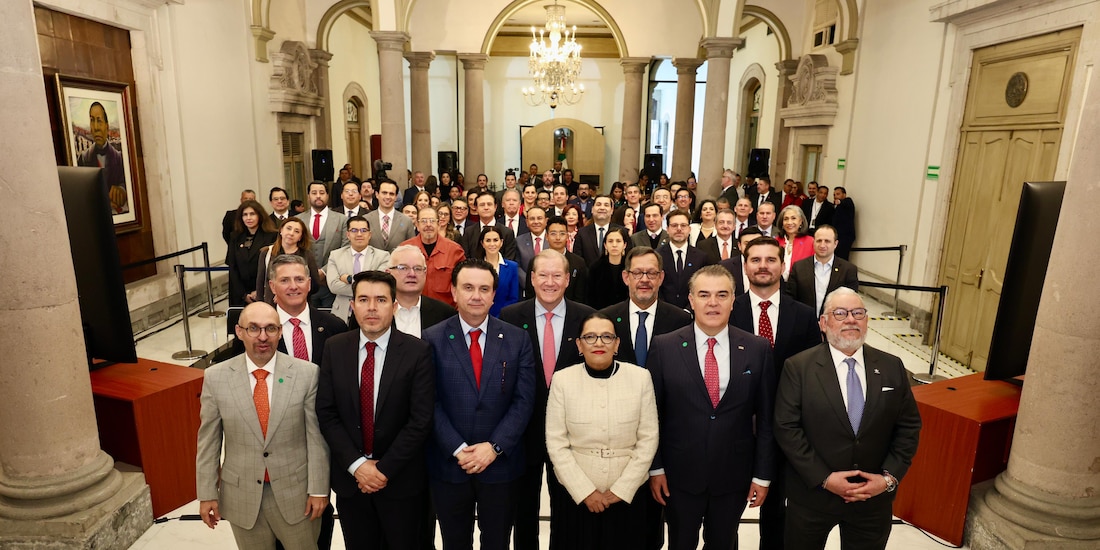 La secretaria de Gobernación, Rosa Icela Rodríguez e integrantes del CCE, ayer.