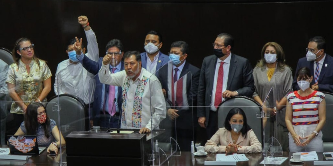 Gerardo Fernández Noroña en tribuna.