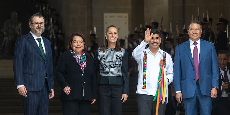 DE IZQ. a der.: Gilberto Bátiz, Celia Maya, Claudia Sheinbaum, Hugo Aguilar y Néstor Vargas, ayer.