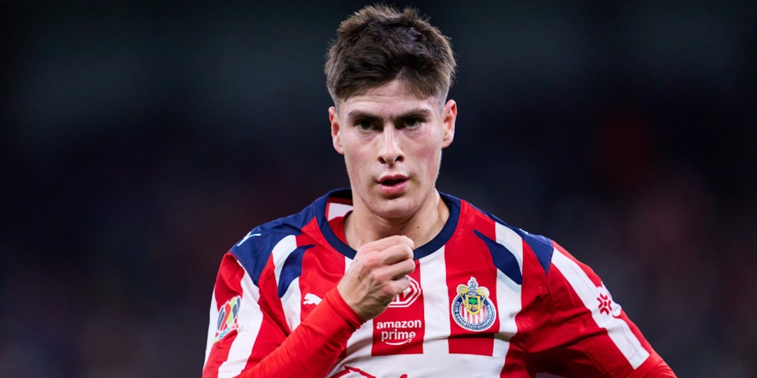 Armando González en un partido de Chivas.