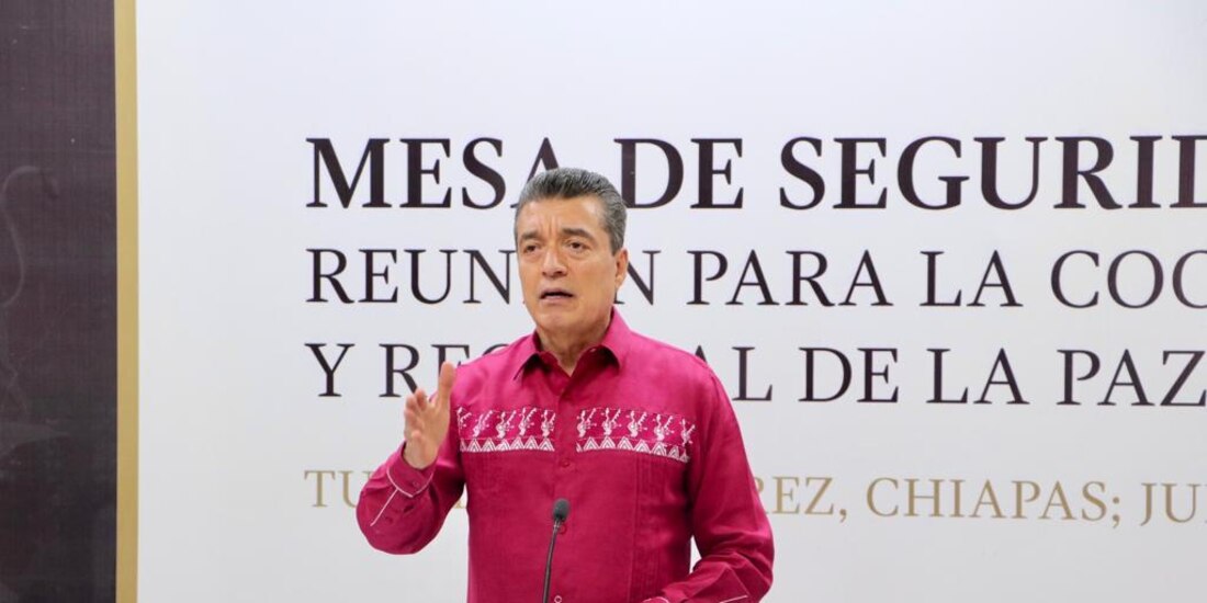 El gobernador de Chiapas, Rutilio Escandón, señala que 'no vamos a parar' hasta encontrar a los 16 trabajadores secuestrados por un grupo armado.