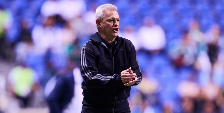 Javier Aguirre durante el México vs. Ghana.