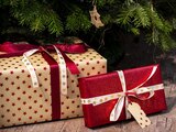 Quienes son más anciosos realizan la entrega de regalos desde la Nochebuena, pero ¿cuál es la hora oficial para abrir los regalos de Navidad?