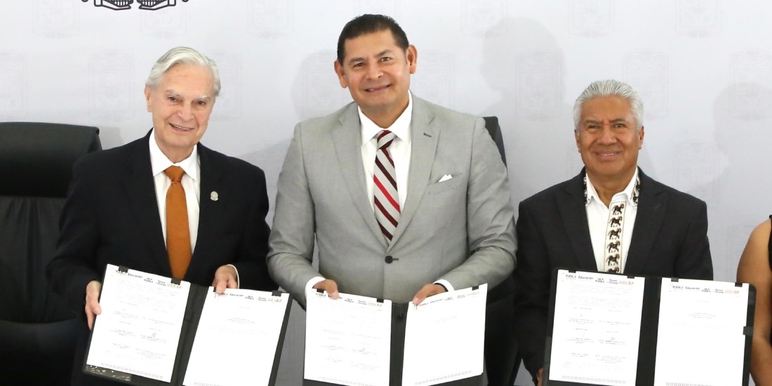 SEP y UDLAP firman convenio para impulsar la profesionalización de trabajadores de la educación.