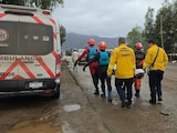 Servicios de emergencia laboran en Ensenada tras el paso del ciclón "Rachel", el 12 de octubre de 2026.