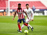 Una acción del duelo entre el Real Madrid y el Atlético de Madrid