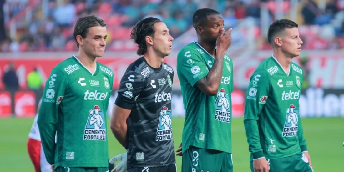 Futbolistas del León antes de un partido en la Liga MX.