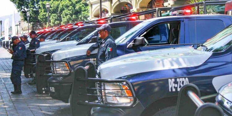 El gobernador encabezó el acto de Fortalecimiento del Parque Vehicular del Sistema Estatal de Seguridad Pública en el Zócalo de la ciudad.