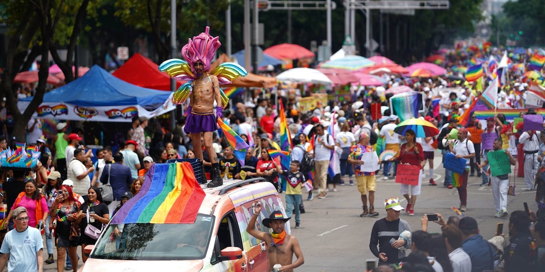 La 47 edición de la marcha del Orgullo LGBTTTIQ+ sobre el Paseo de la Reforma.