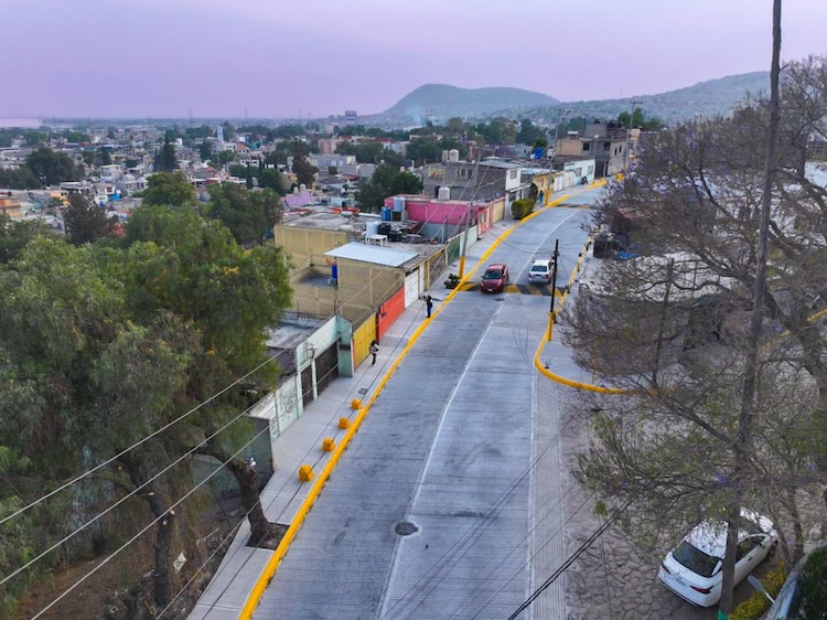 Con una inversión superior a los 15 millones de pesos, el gobierno de Ecatepec entrega nuevas vialidades en Santa María Tulpetlac.