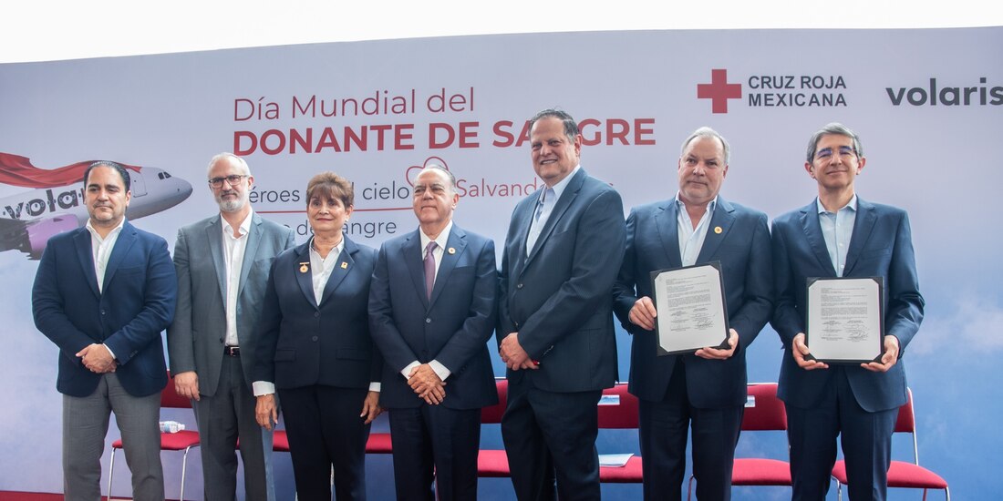Volaris y la Cruz Roja Mexicana firmaron un acuerdo para transportar sangre donada sin costo a través de vuelos de carga, asegurando su entrega en menos de 45 minutos tras el arribo.