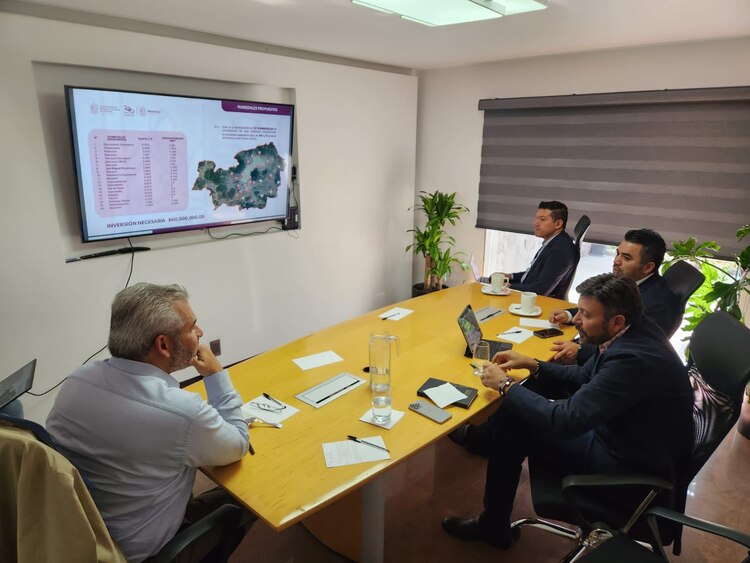 Obras de rehabilitación en el Lago de Pátzcuaro buscan detonar el desarrollo sostenible en la región.