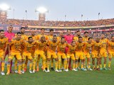Jugadores titulares y suplentes de Tigres, previo a un partido del equipo en el pasado Torneo Clausura 2022 de la Liga MX.