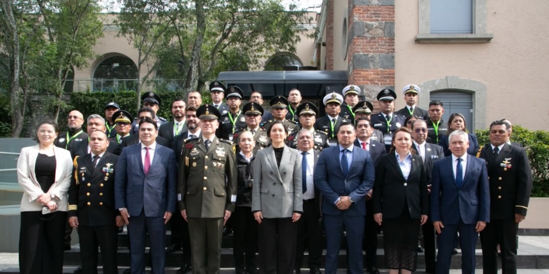 Mandos federales en la imagen.