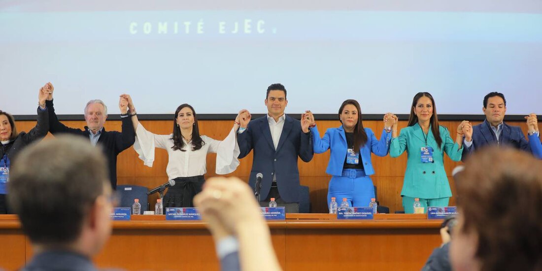 El líder del PAN, Jorge Romero, aseguró que la 4T rompió con la división de poderes.