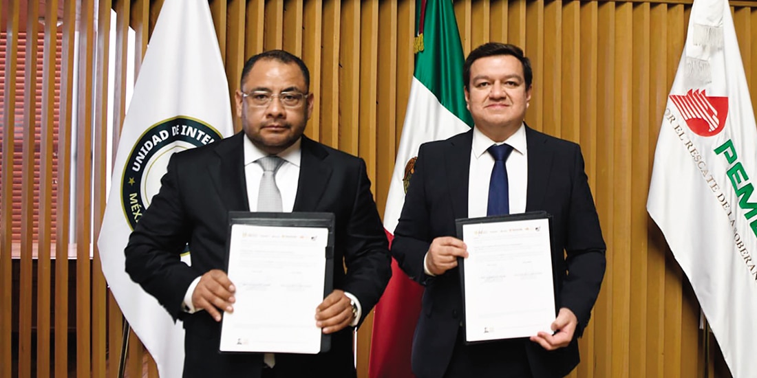 OMAR Reyes, director de la UIF, y Juan Carlos Carpio, director de Pemex, ayer