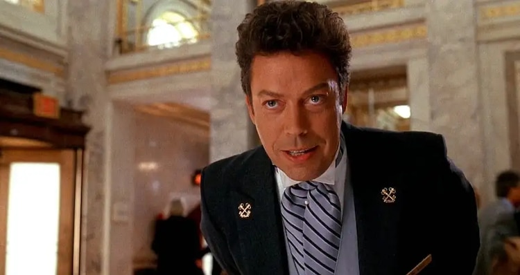 Tim Curry fue Héctor, el conserje de Mi pobre angelito 2