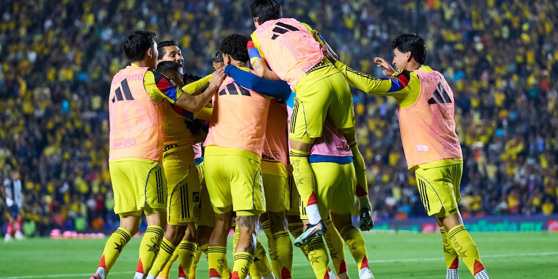 Jugadores del América festejan un gol en la Liguilla del Apertura 2025.