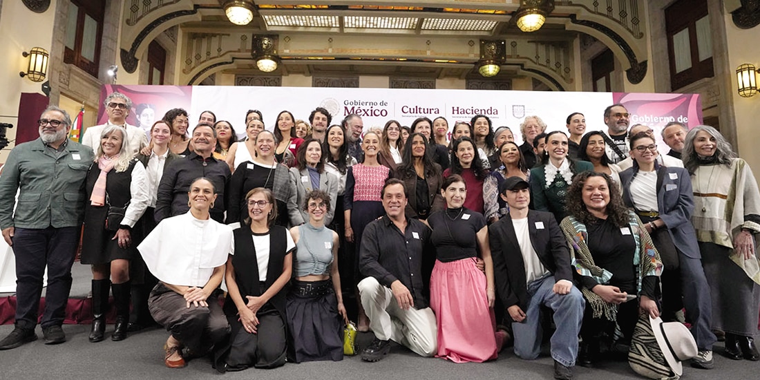 La Presidenta, ayer, con actores, en Palacio Nacional