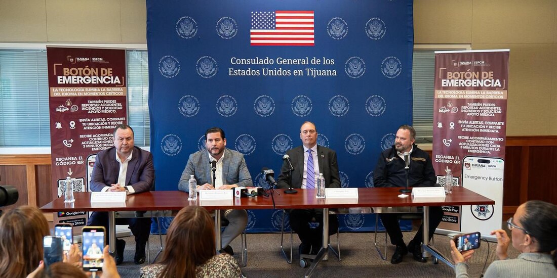 Autoridades ofreciendo información.