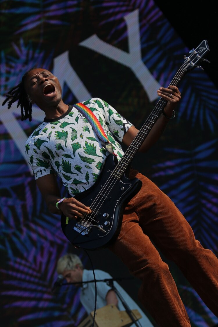 Olugbenga Adelekan en la presentación de Metronomy.