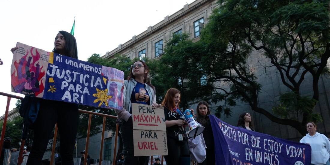 Mujeres se manifestaron ayer afuera de la SCJN por el caso Ariadna Fernanda.