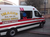 Ambulancia llega al Hospital Siglo XXI.