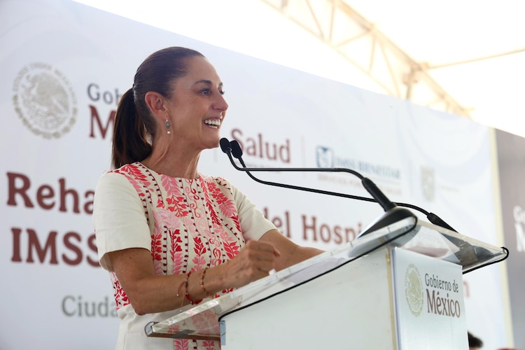 Presidenta Claudia Sheinbaum entrega rehabilitación de hospital en Ciudad del Carmen, Campeche, el 18 de octubre de 2026.