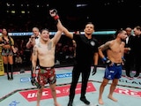 Brandon Moreno festeja su triunfo ante Joseph Morales en Noche UFC.