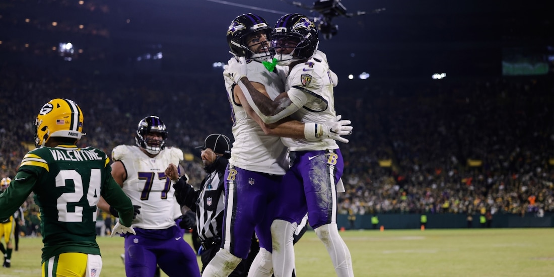 Los Ravens se impusieron a los Packers en la Semana 17 de la NFL y siguen en la pelea por clasificar a los playoffs.