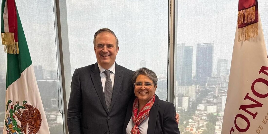 Marcelo Ebrard y Raquel Buenrostro, ayer en el acto protocolario.