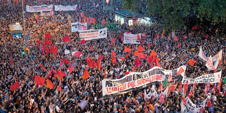 Miles PROTESTAN por la situación de vivienda en España, después del anuncio, ayer.