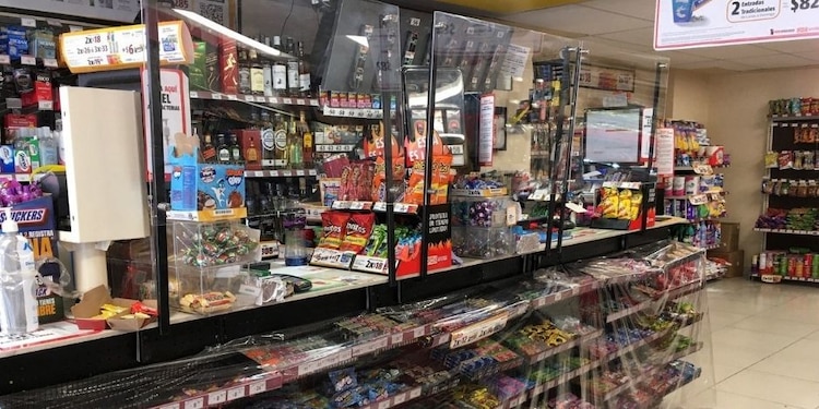 Entre los beneficiados por la Ley Silla se encuentran los trabajadores de tiendas de autoservicio.