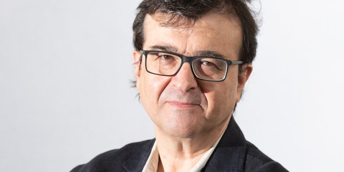 El escritor en una fotografía promocional.