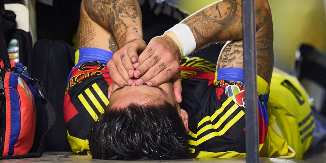 Víctor Dávila sufre una fuerte lesión en la rodilla.