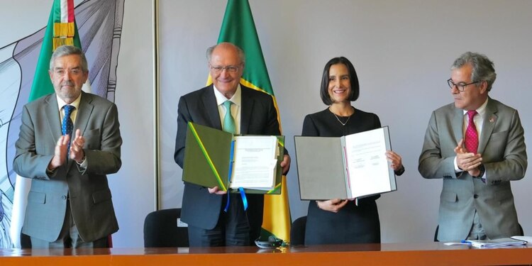 México y Brasil firman acuerdos de cooperación.