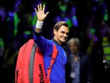 Roger Federer, saluda durante una sesión de entrenamiento de la Laver Cup