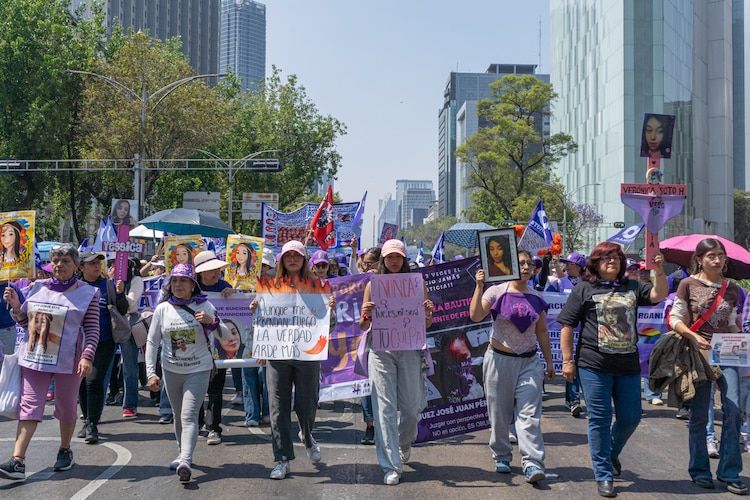 Con carteles, miles de mujeres marcharon este 8 de marzo en la Ciudad de México.