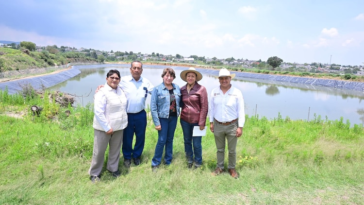 Gobernadora Delfina Gómez entregó la geomembrana de la olla de captación de agua “Tláloc”.