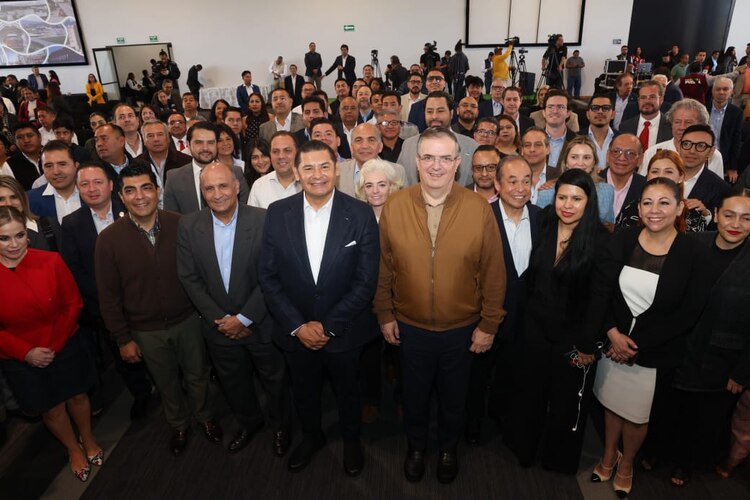El gobernador de Pueblo, Alejandro Armenta, y Marcelo Ebrard.